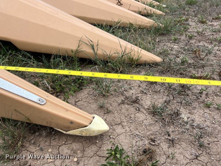 image for item DO2484 2012 Olimac Dragon N12 corn head