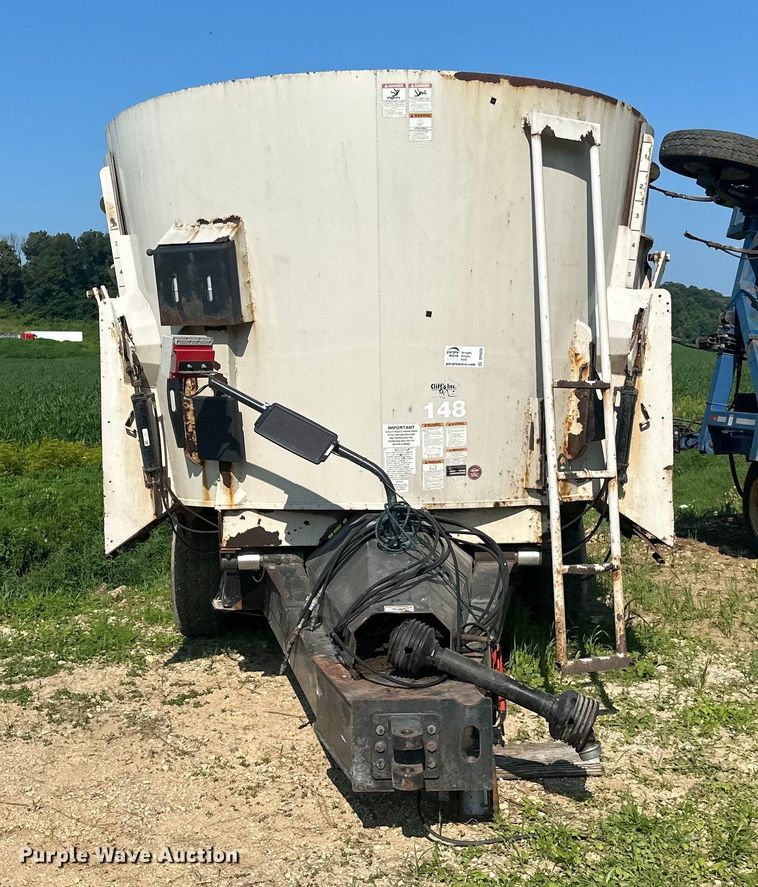 image for item DP8426 Kuhn Knight VTC 1100 feed mixer