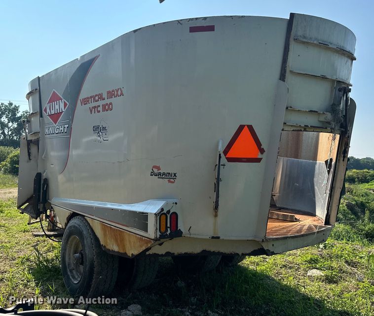 image for item DP8426 Kuhn Knight VTC 1100 feed mixer