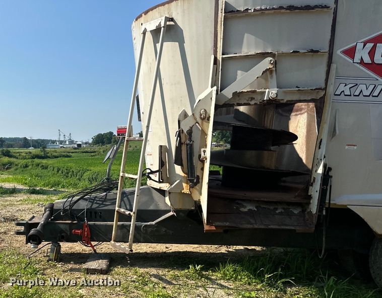 image for item DP8426 Kuhn Knight VTC 1100 feed mixer