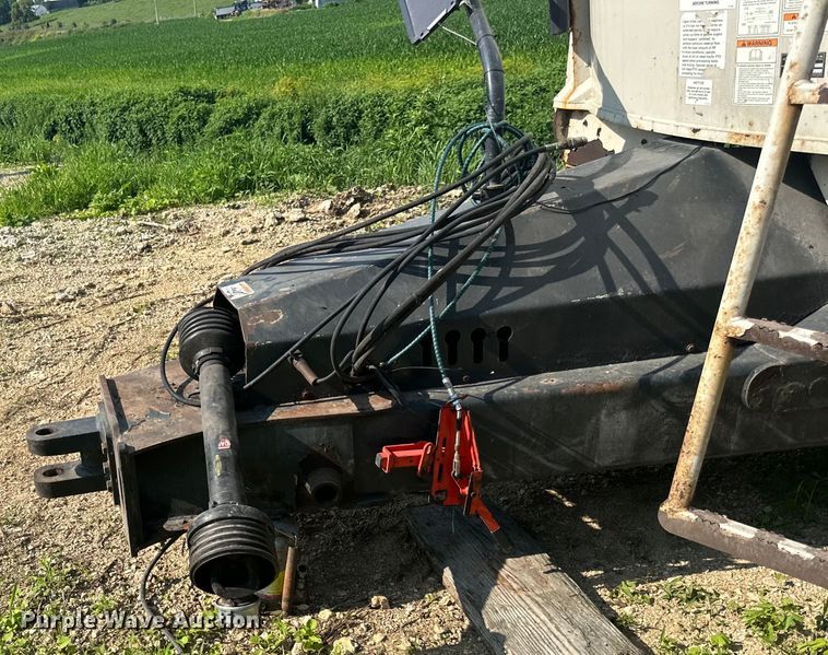 image for item DP8426 Kuhn Knight VTC 1100 feed mixer