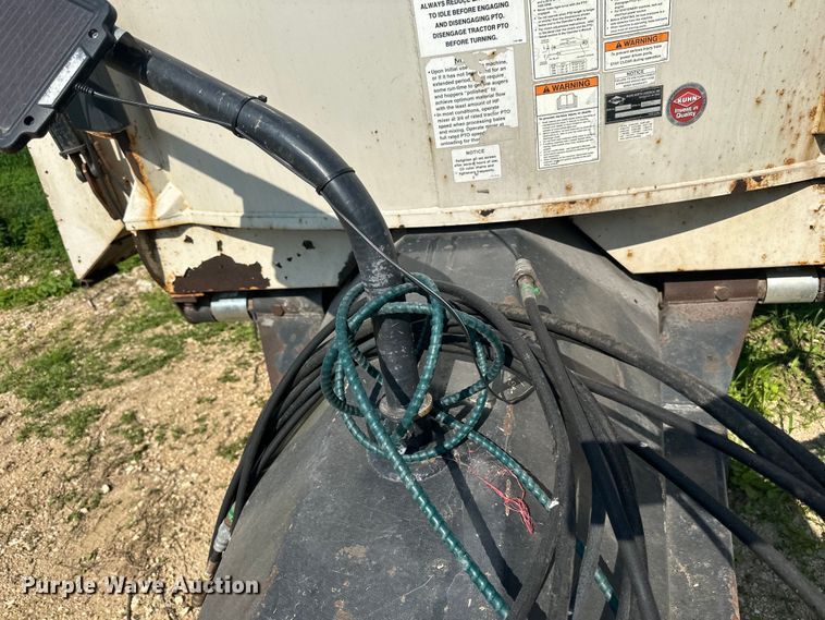 image for item DP8426 Kuhn Knight VTC 1100 feed mixer