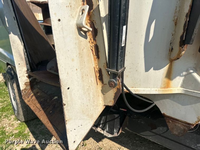 image for item DP8426 Kuhn Knight VTC 1100 feed mixer