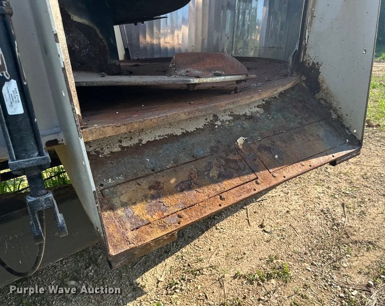 image for item DP8426 Kuhn Knight VTC 1100 feed mixer