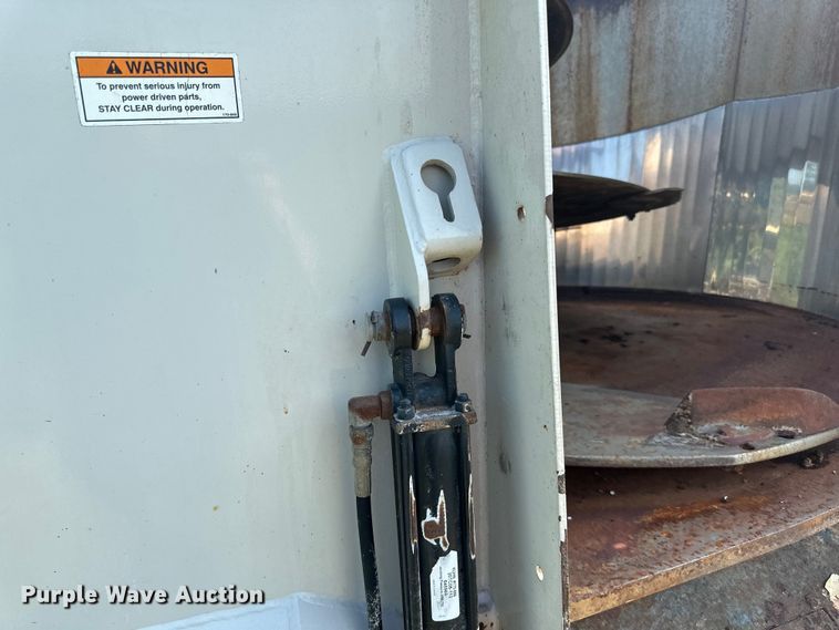 image for item DP8426 Kuhn Knight VTC 1100 feed mixer