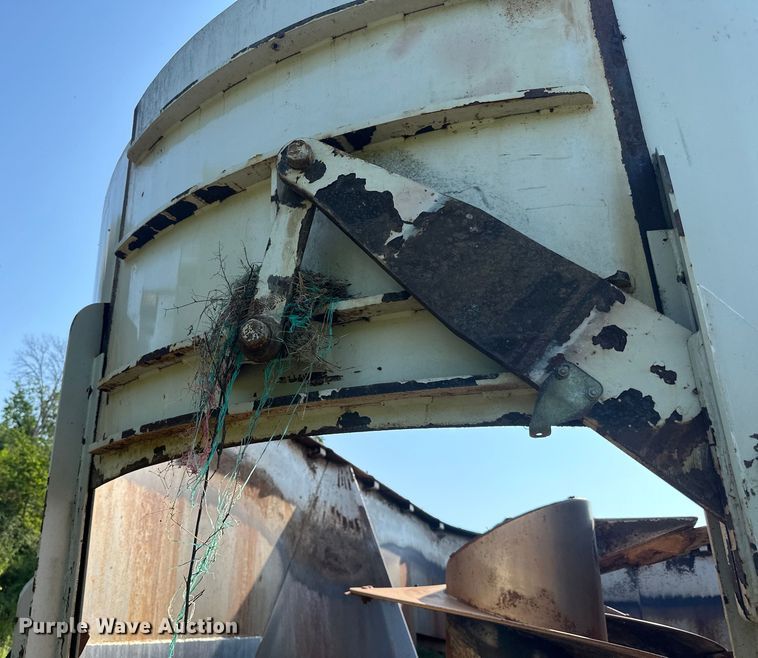 image for item DP8426 Kuhn Knight VTC 1100 feed mixer