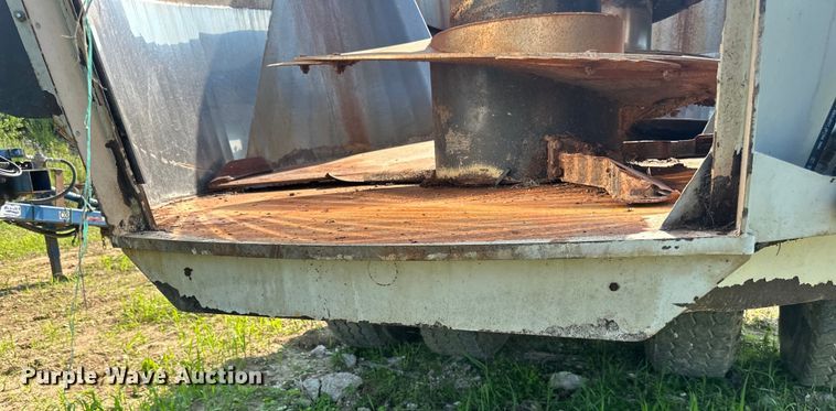 image for item DP8426 Kuhn Knight VTC 1100 feed mixer