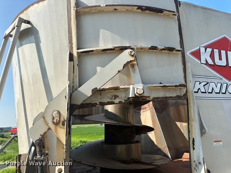 image for item DP8426 Kuhn Knight VTC 1100 feed mixer