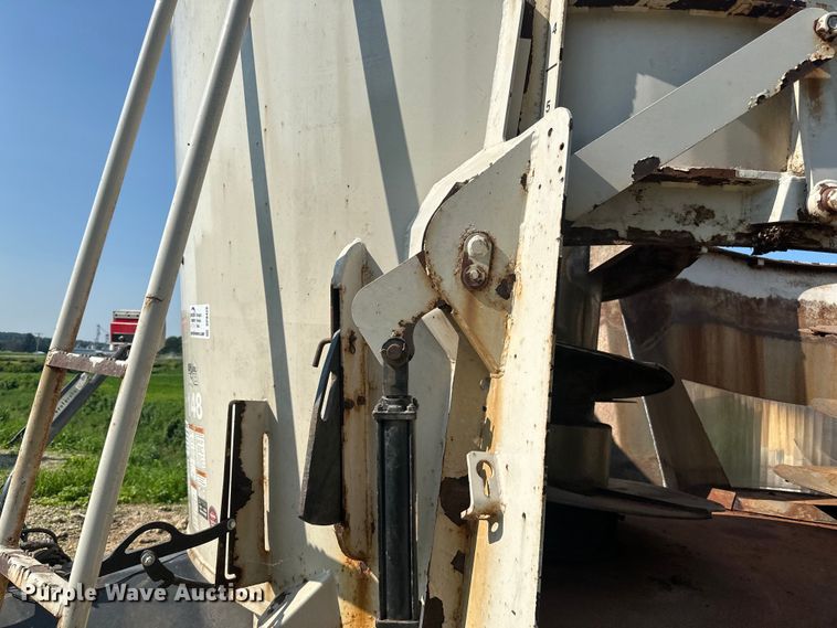 image for item DP8426 Kuhn Knight VTC 1100 feed mixer