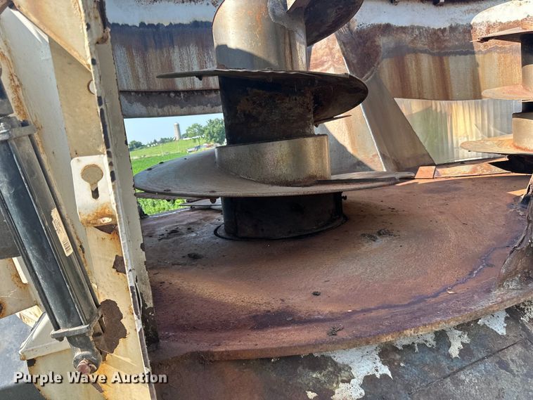 image for item DP8426 Kuhn Knight VTC 1100 feed mixer