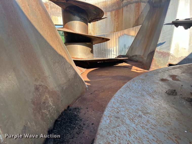 image for item DP8426 Kuhn Knight VTC 1100 feed mixer