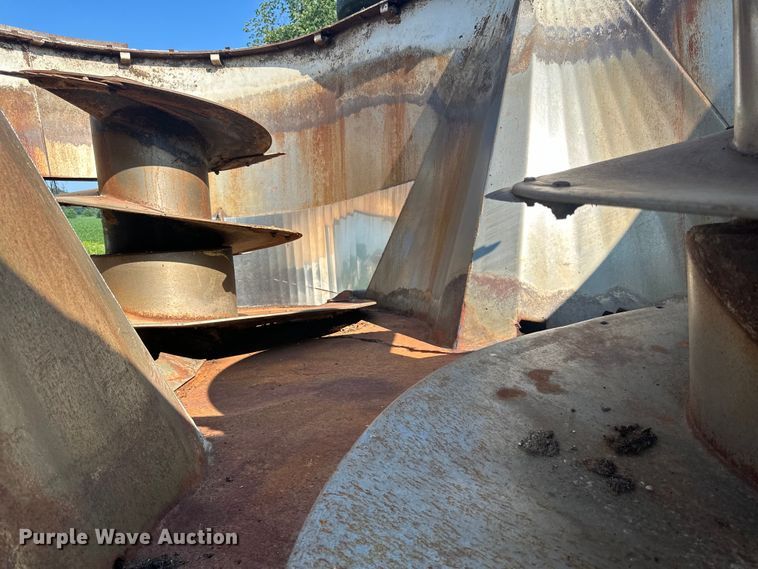 image for item DP8426 Kuhn Knight VTC 1100 feed mixer