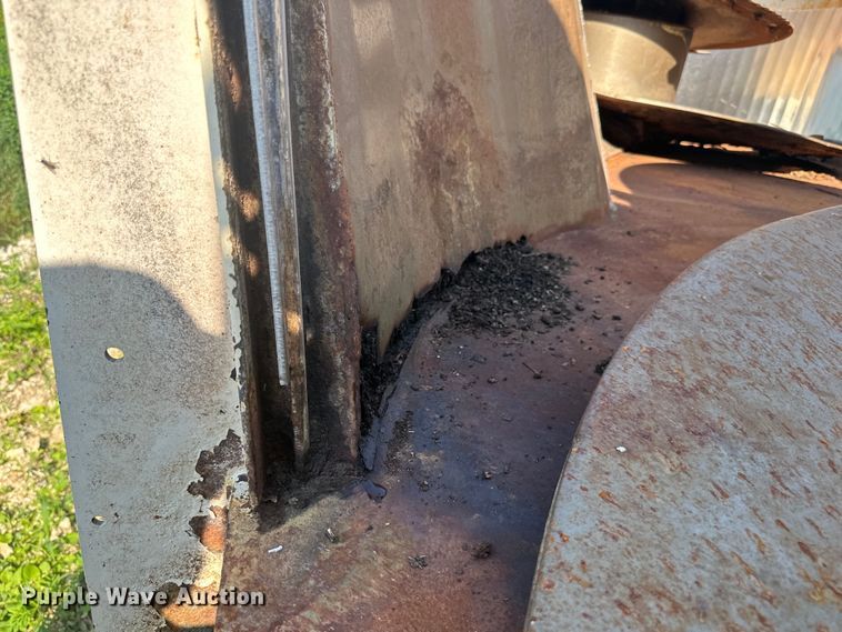 image for item DP8426 Kuhn Knight VTC 1100 feed mixer