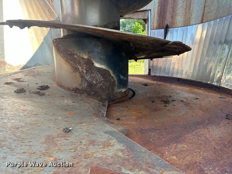 image for item DP8426 Kuhn Knight VTC 1100 feed mixer