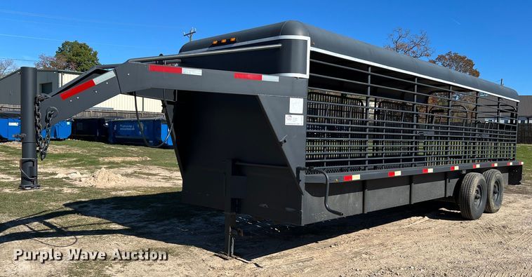 image for item DQ2324 1998 Gooseneck  B8B1 livestock trailer