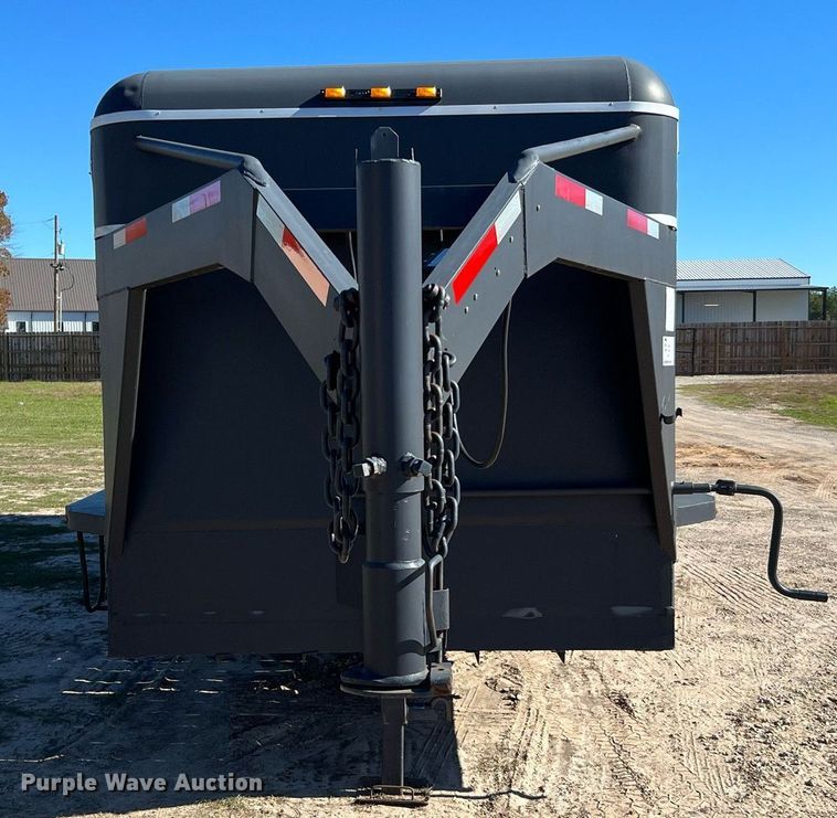 image for item DQ2324 1998 Gooseneck  B8B1 livestock trailer