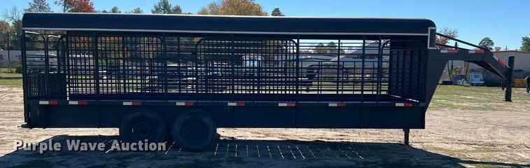 image for item DQ2324 1998 Gooseneck  B8B1 livestock trailer