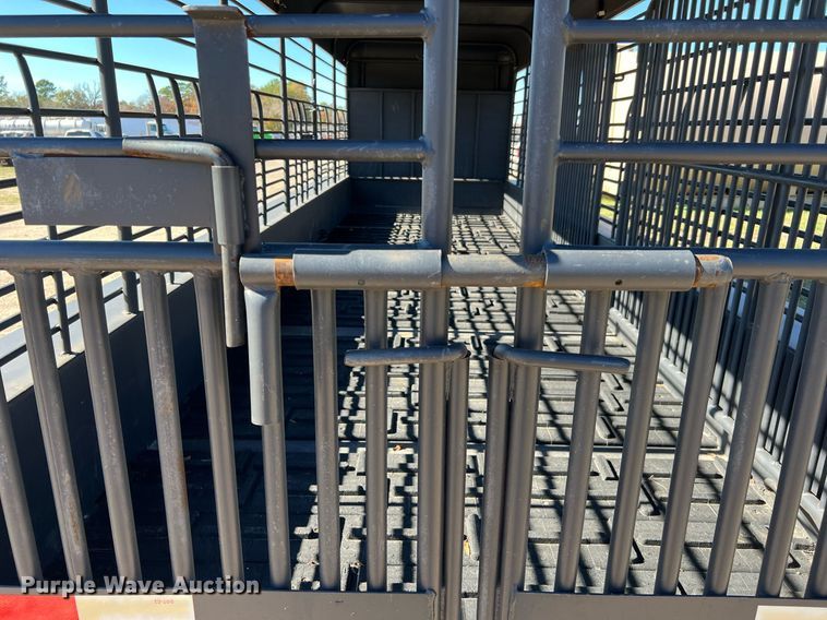 image for item DQ2324 1998 Gooseneck  B8B1 livestock trailer