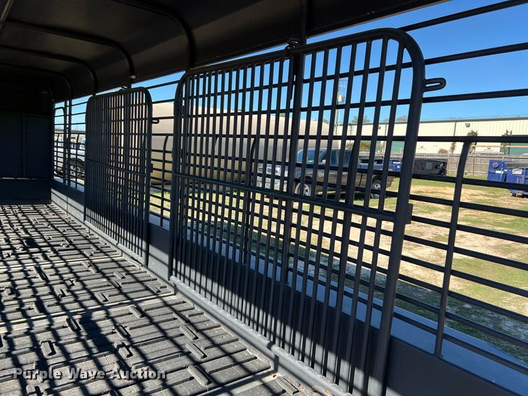 image for item DQ2324 1998 Gooseneck  B8B1 livestock trailer