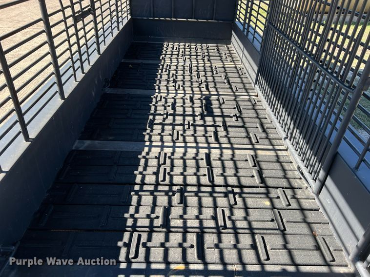 image for item DQ2324 1998 Gooseneck  B8B1 livestock trailer