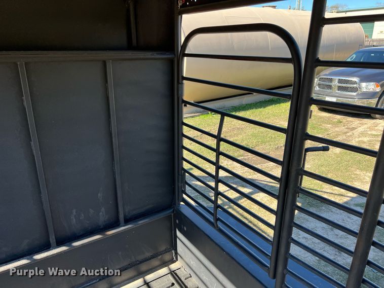 image for item DQ2324 1998 Gooseneck  B8B1 livestock trailer