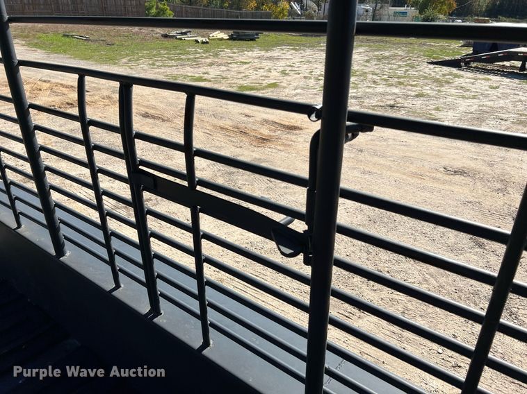 image for item DQ2324 1998 Gooseneck  B8B1 livestock trailer