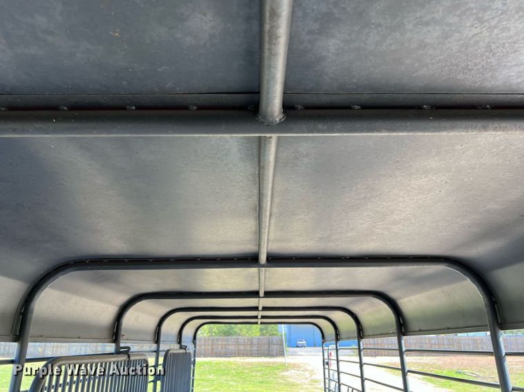 image for item DQ2324 1998 Gooseneck  B8B1 livestock trailer