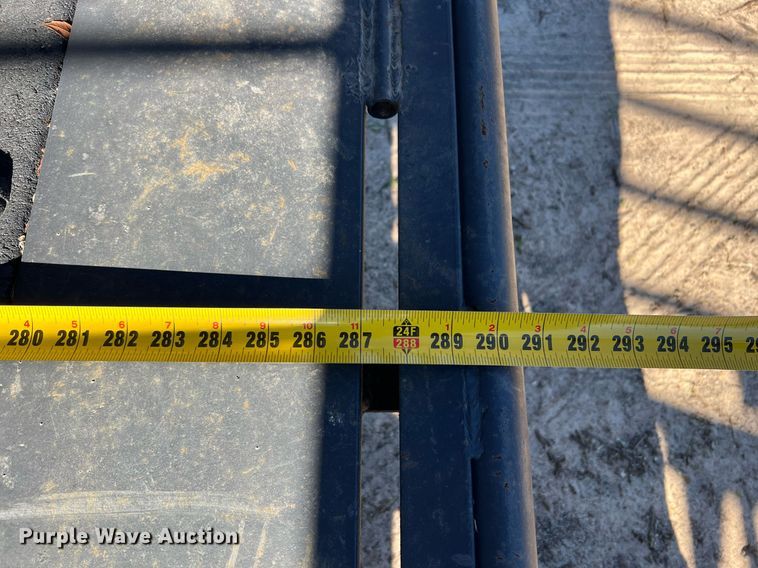 image for item DQ2324 1998 Gooseneck  B8B1 livestock trailer