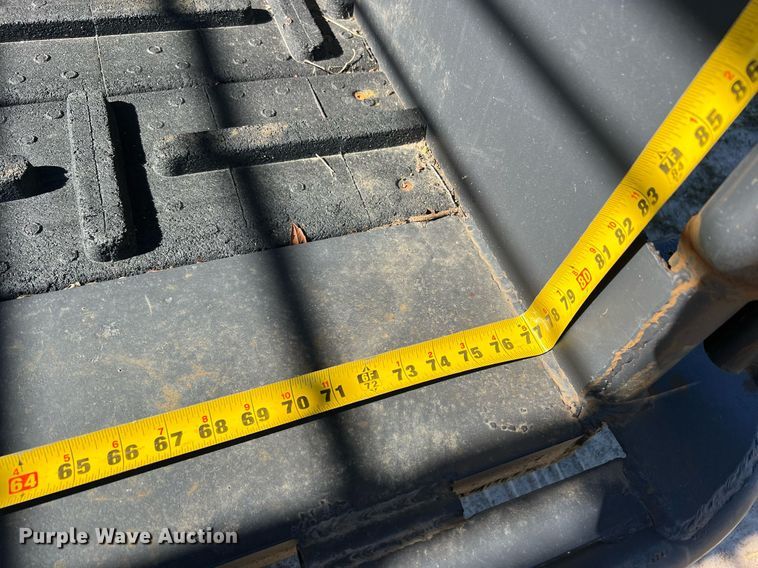 image for item DQ2324 1998 Gooseneck  B8B1 livestock trailer