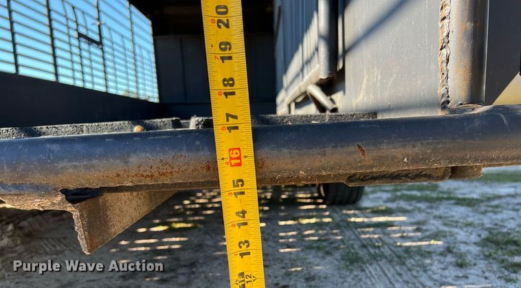 image for item DQ2324 1998 Gooseneck  B8B1 livestock trailer