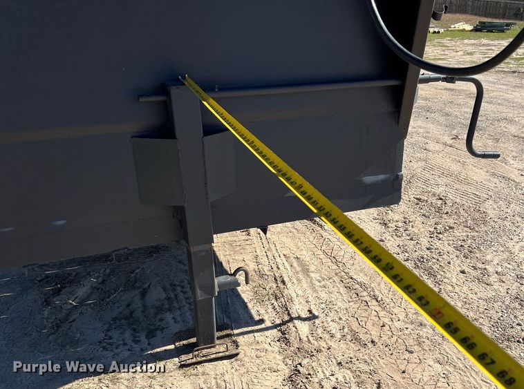 image for item DQ2324 1998 Gooseneck  B8B1 livestock trailer