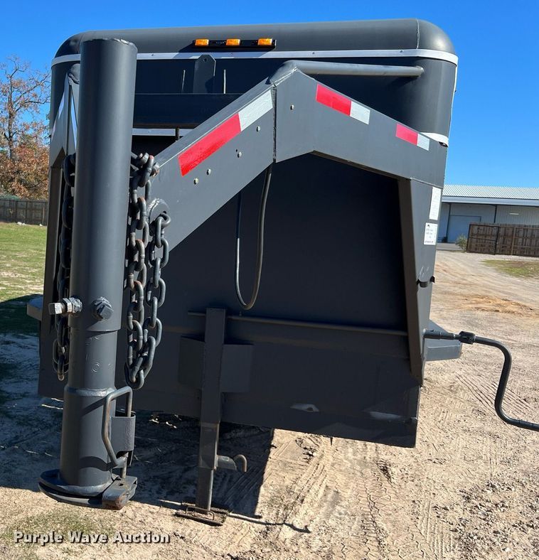 image for item DQ2324 1998 Gooseneck  B8B1 livestock trailer