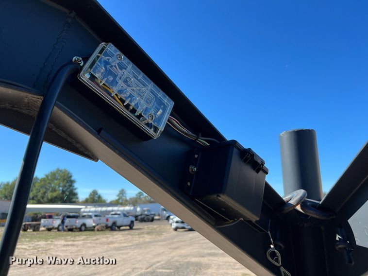 image for item DQ2324 1998 Gooseneck  B8B1 livestock trailer