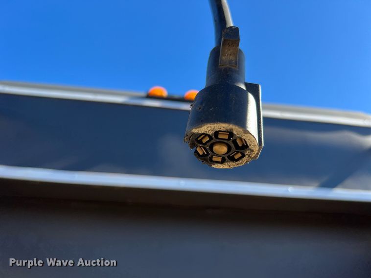 image for item DQ2324 1998 Gooseneck  B8B1 livestock trailer