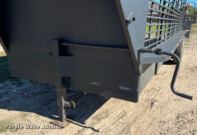 image for item DQ2324 1998 Gooseneck  B8B1 livestock trailer