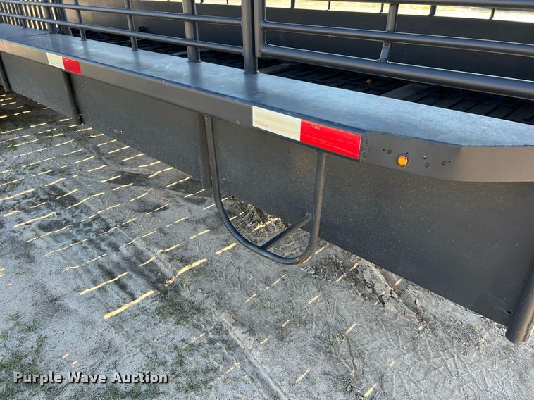 image for item DQ2324 1998 Gooseneck  B8B1 livestock trailer