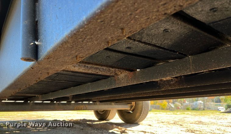 image for item DQ2324 1998 Gooseneck  B8B1 livestock trailer