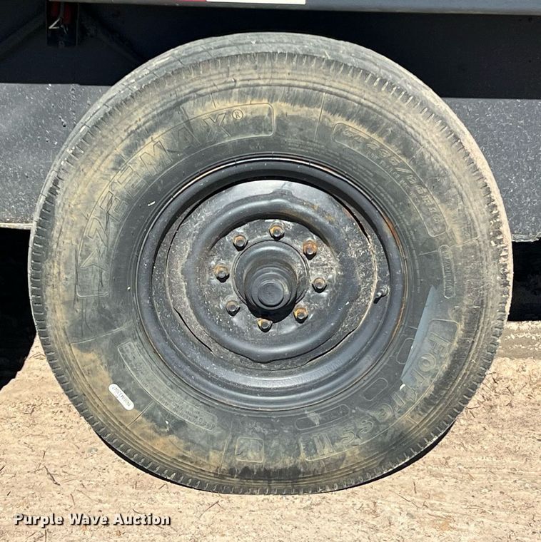 image for item DQ2324 1998 Gooseneck  B8B1 livestock trailer