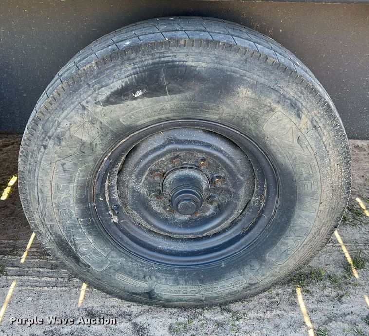 image for item DQ2324 1998 Gooseneck  B8B1 livestock trailer