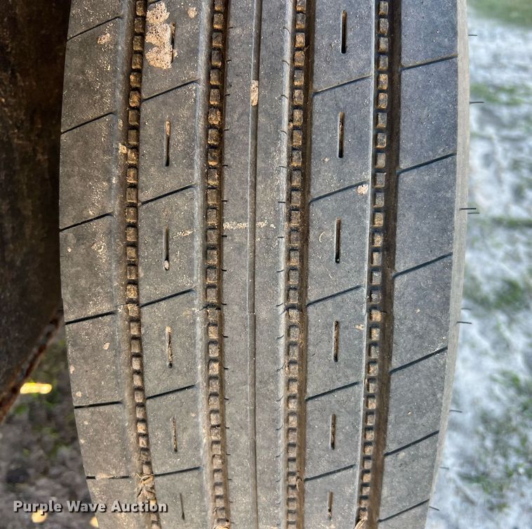 image for item DQ2324 1998 Gooseneck  B8B1 livestock trailer