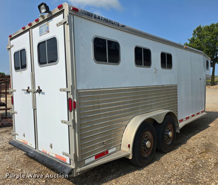 image for item DQ4441 2000 Featherlite 8541 livestock trailer