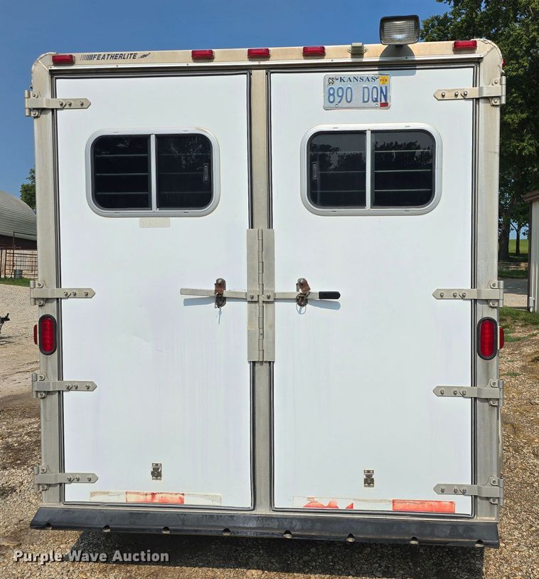 image for item DQ4441 2000 Featherlite 8541 livestock trailer