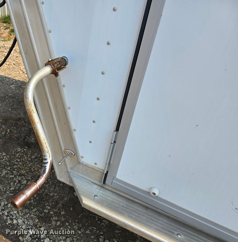 image for item DQ4441 2000 Featherlite 8541 livestock trailer