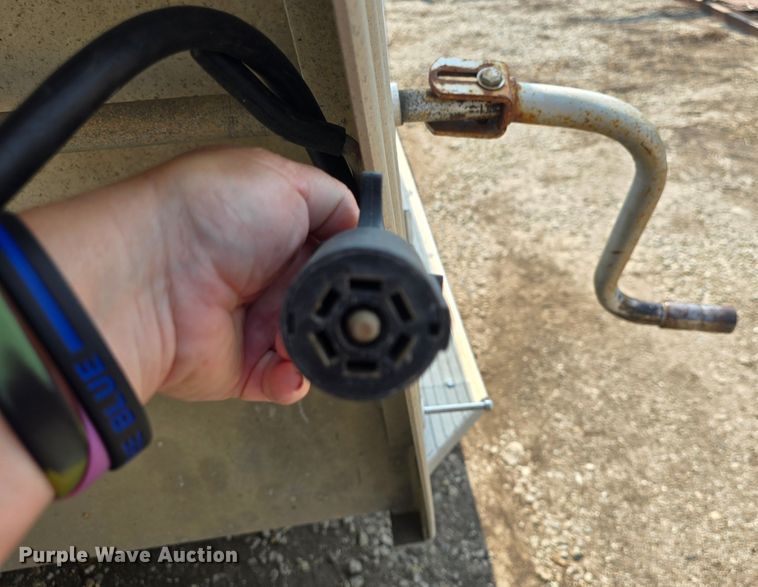 image for item DQ4441 2000 Featherlite 8541 livestock trailer