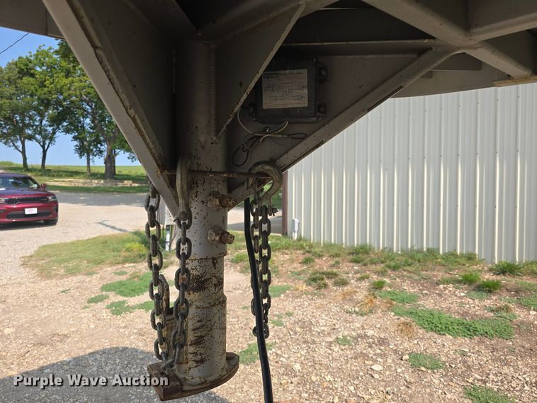 image for item DQ4441 2000 Featherlite 8541 livestock trailer