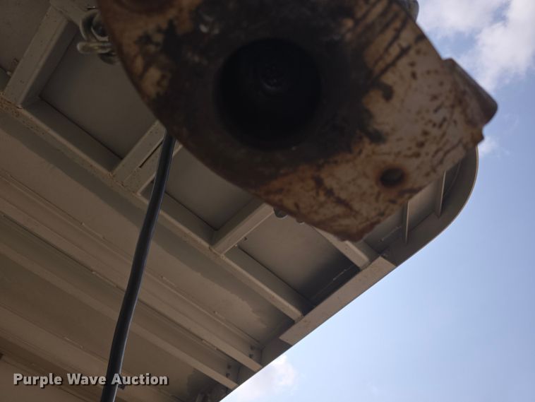 image for item DQ4441 2000 Featherlite 8541 livestock trailer