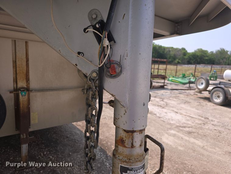 image for item DQ4441 2000 Featherlite 8541 livestock trailer