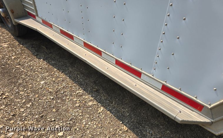 image for item DQ4441 2000 Featherlite 8541 livestock trailer