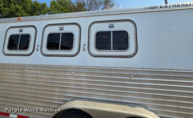 image for item DQ4441 2000 Featherlite 8541 livestock trailer