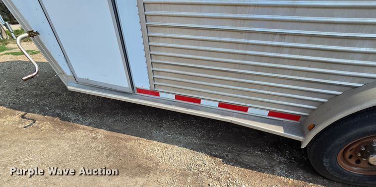 image for item DQ4441 2000 Featherlite 8541 livestock trailer